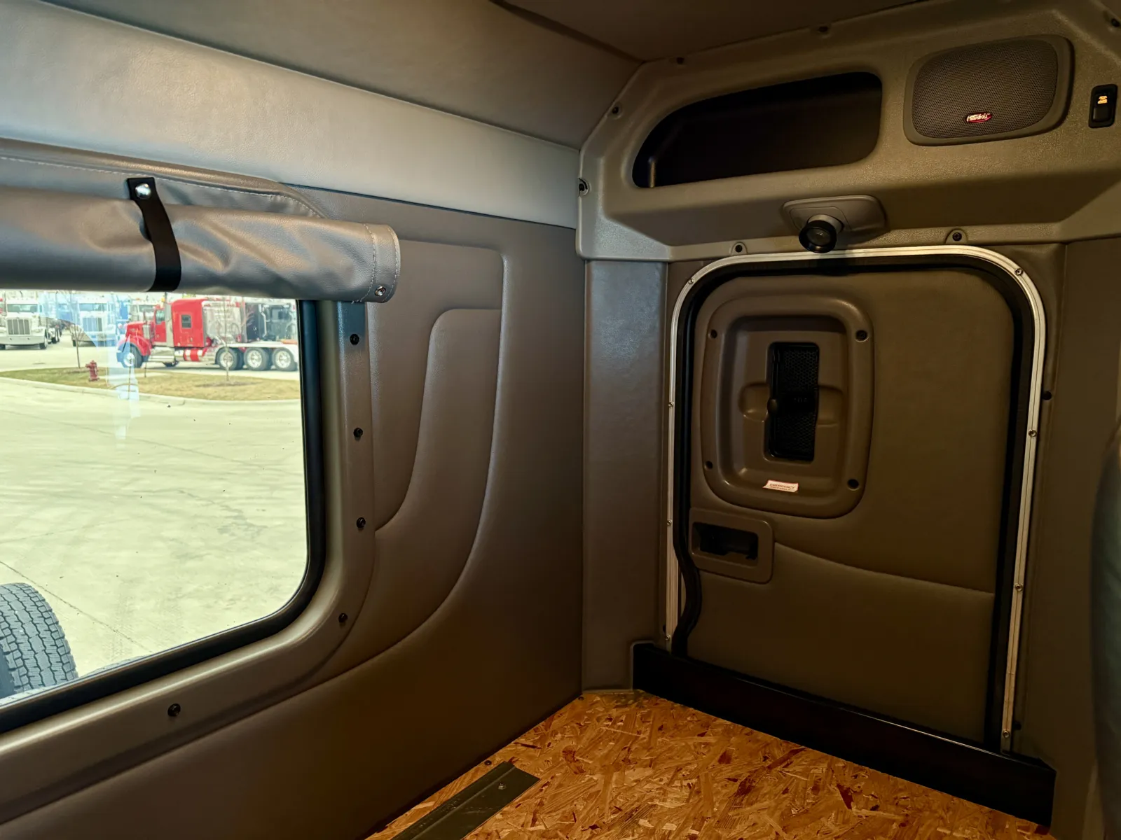 2021 Peterbilt 389 - image 24