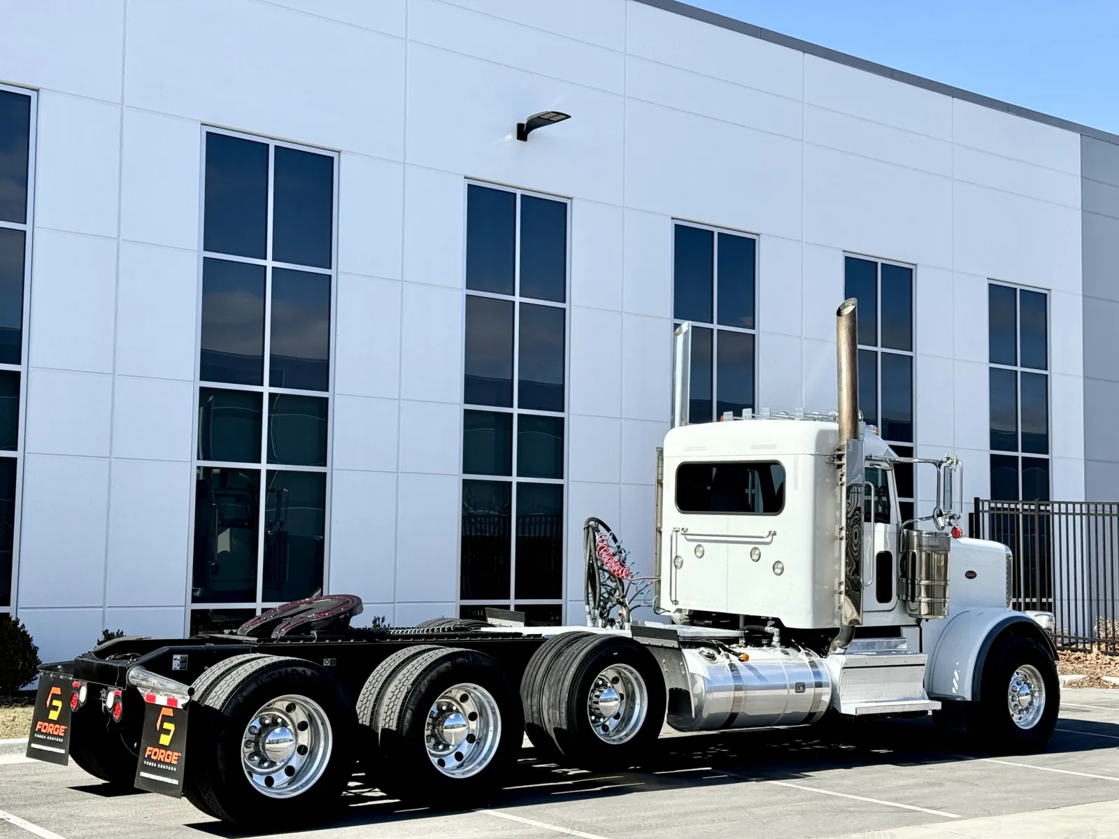 2023 Peterbilt 389 - image 5