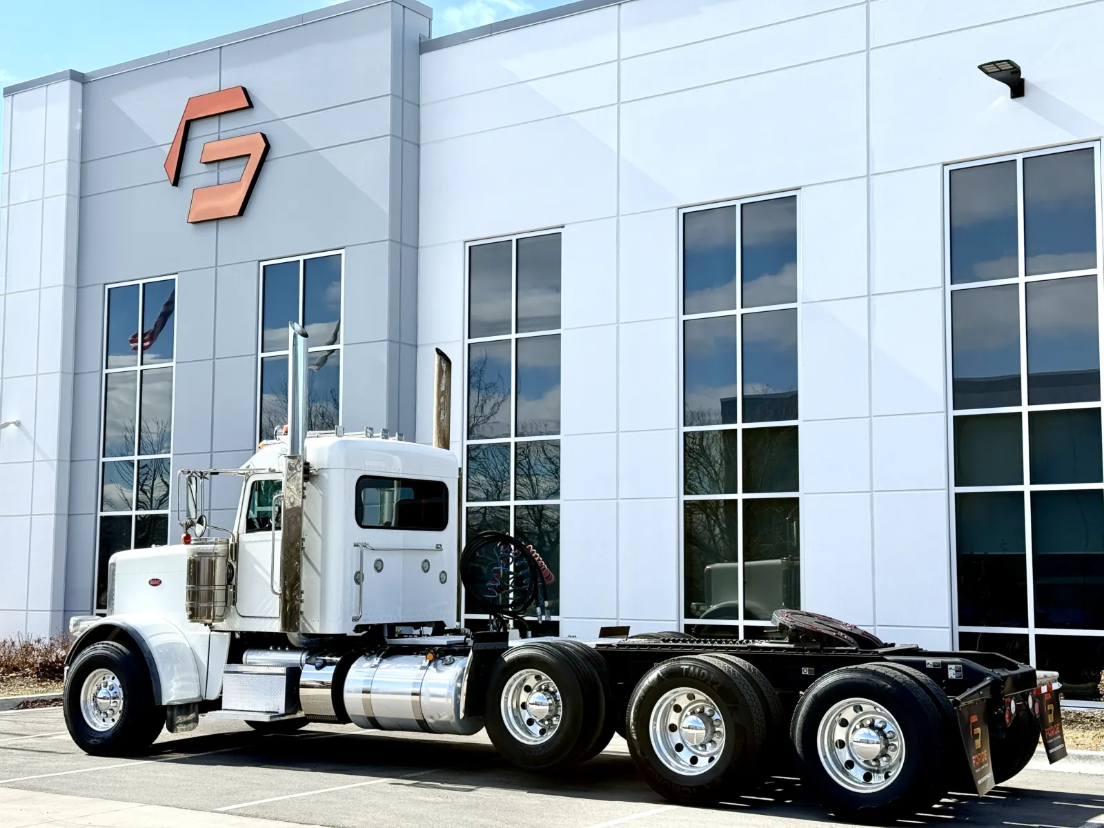 2023 Peterbilt 389 - image 6