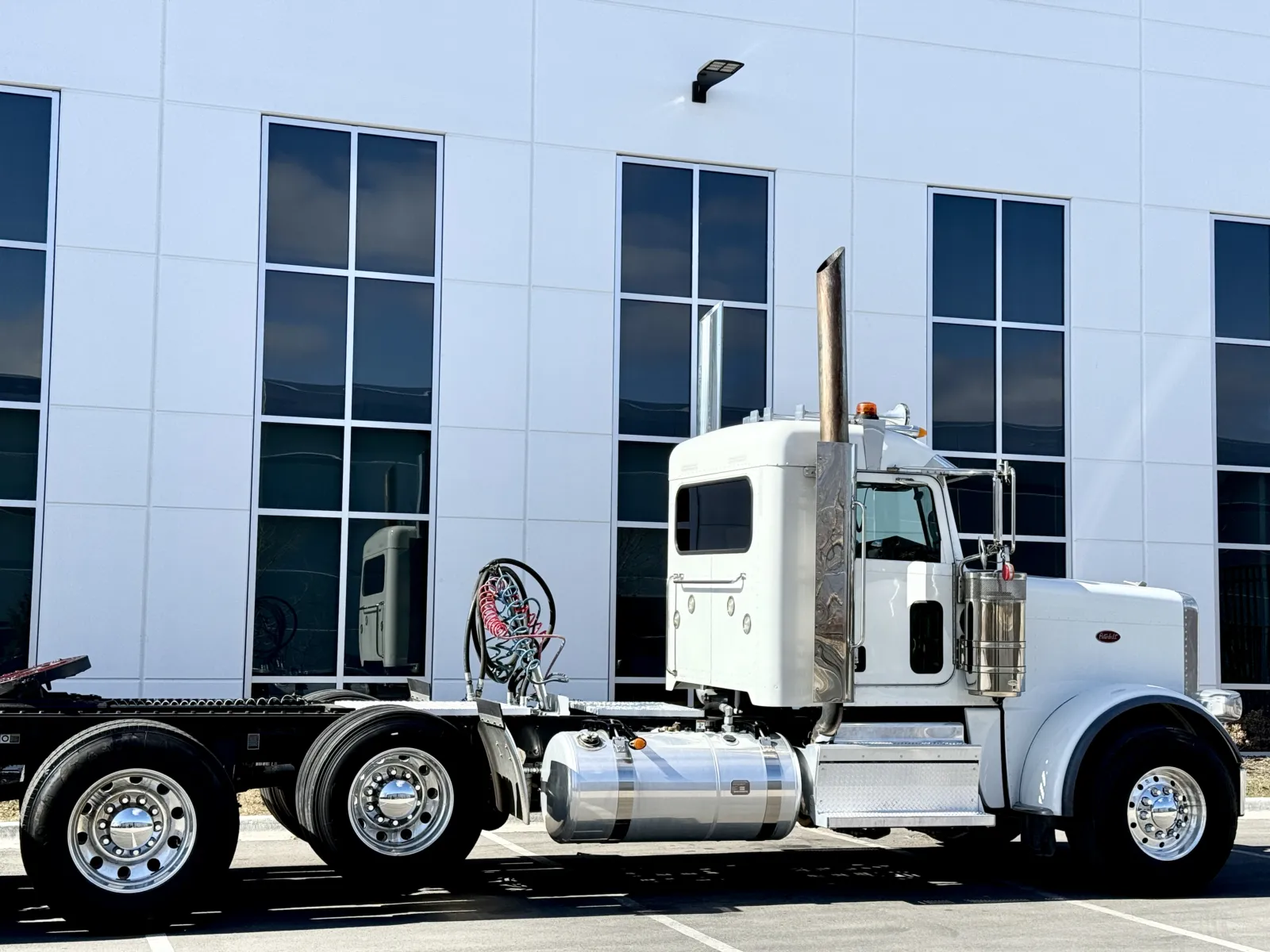 2023 Peterbilt 389 - image 7