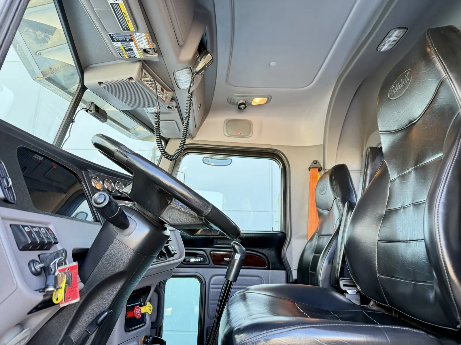2023 Peterbilt 389 - image 14