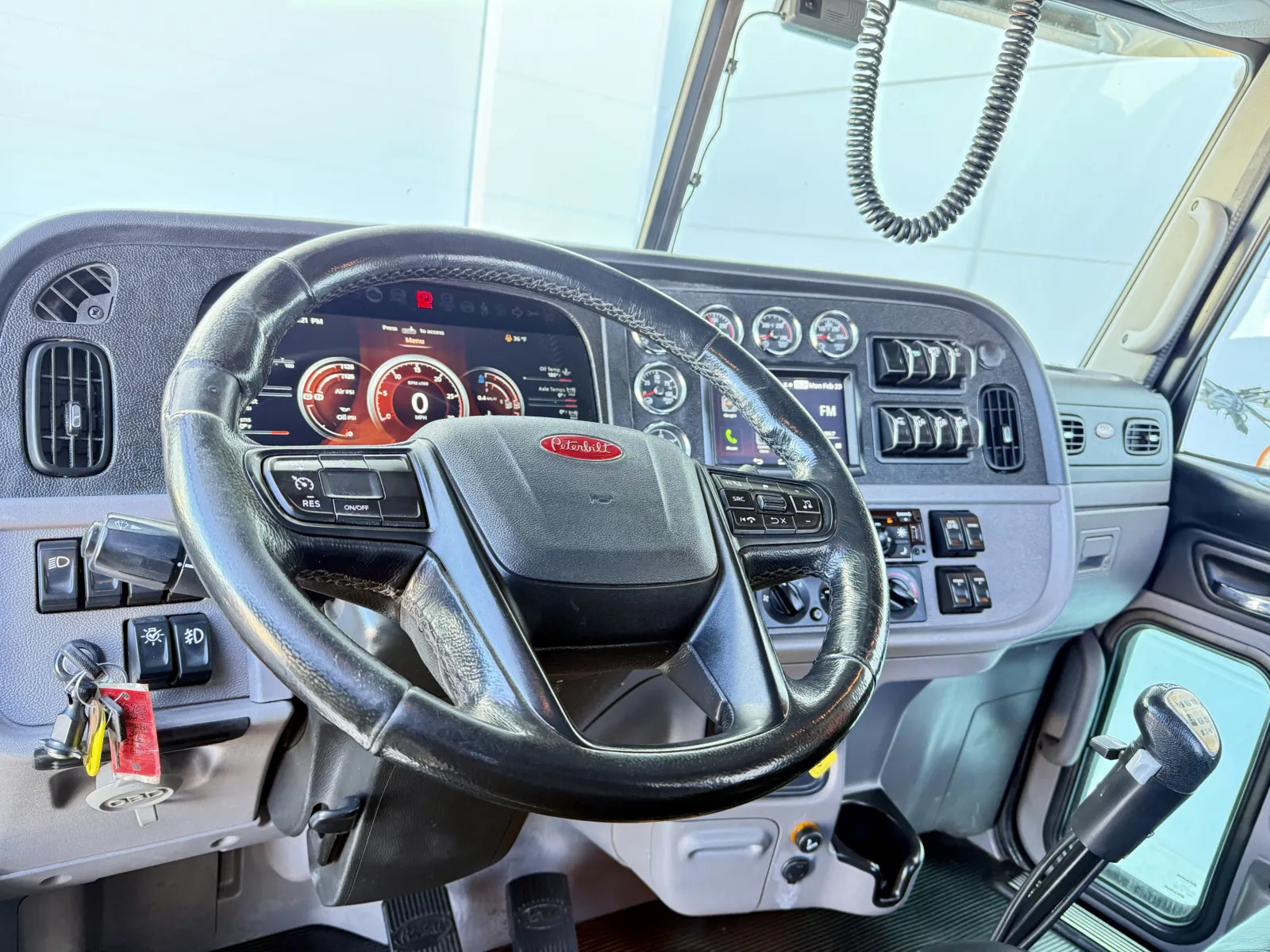 2023 Peterbilt 389 - image 15