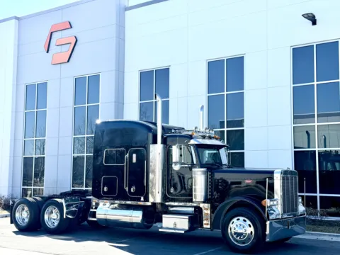 Photos of 2000 PETERBILT 379 for sale in New Lenox, IL at Forge Truck Centers - Illinois