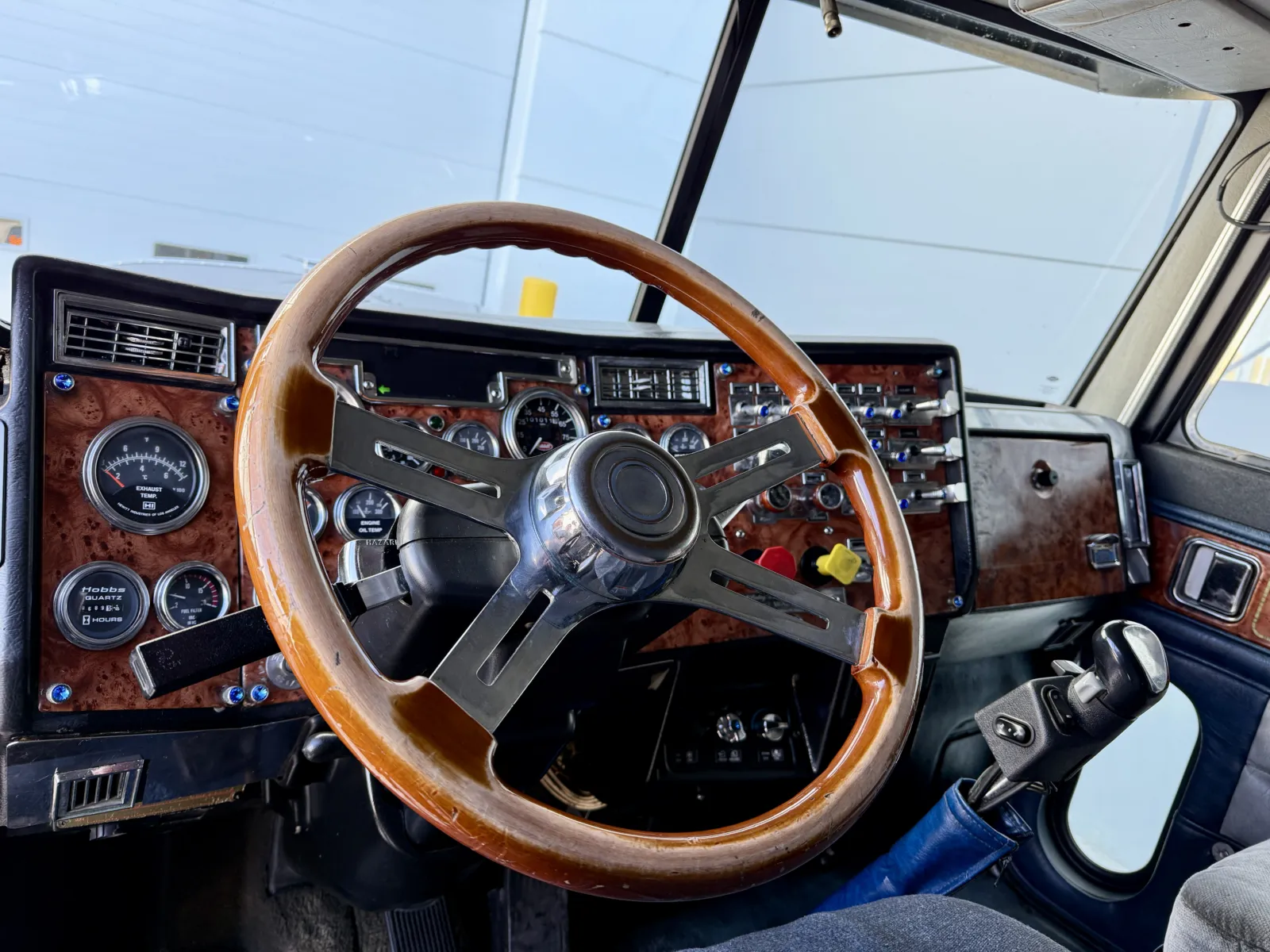 2000 Peterbilt - image 15