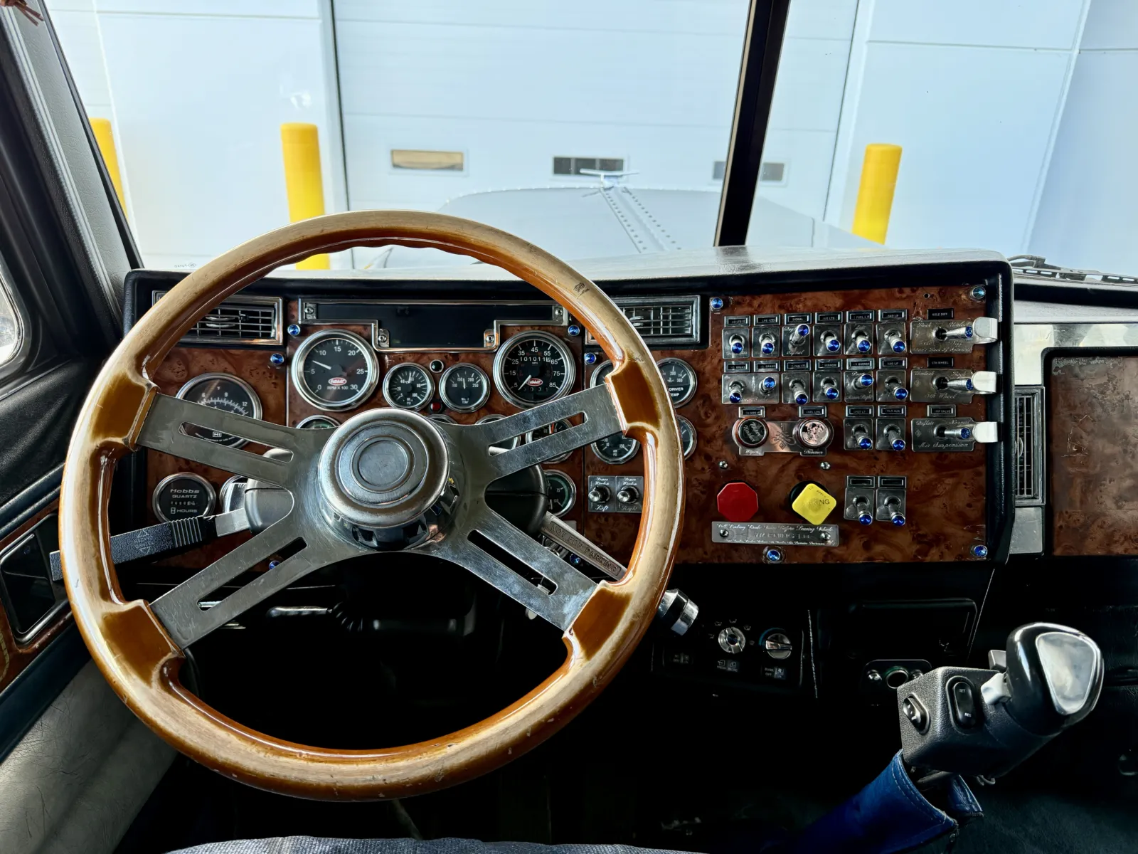 2000 Peterbilt - image 16