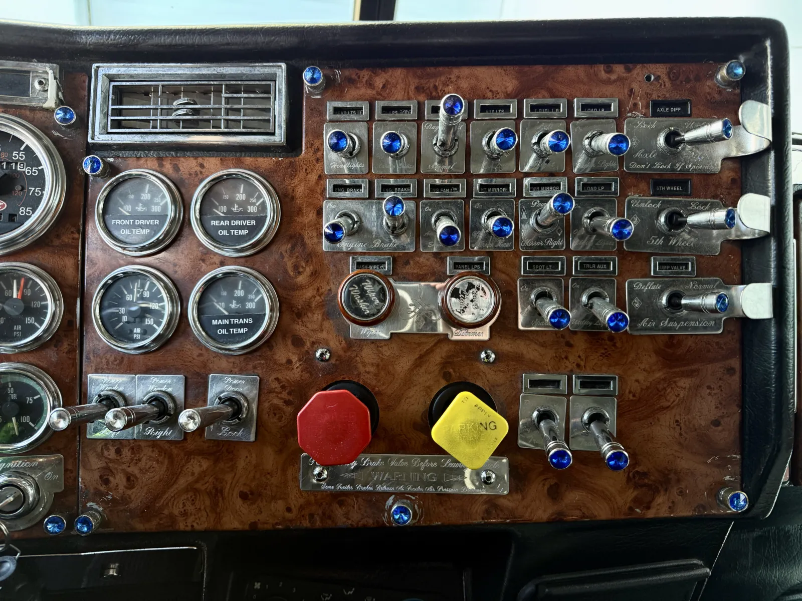 2000 Peterbilt - image 18