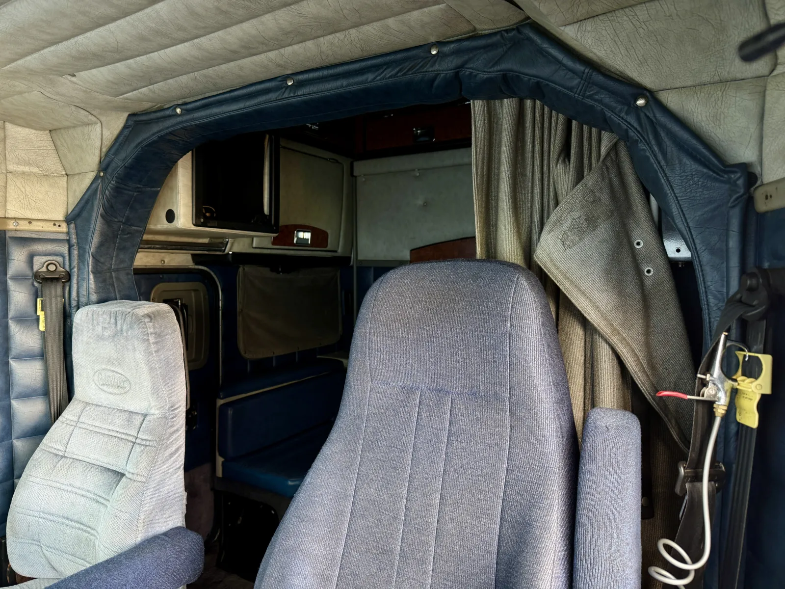 2000 Peterbilt - image 20