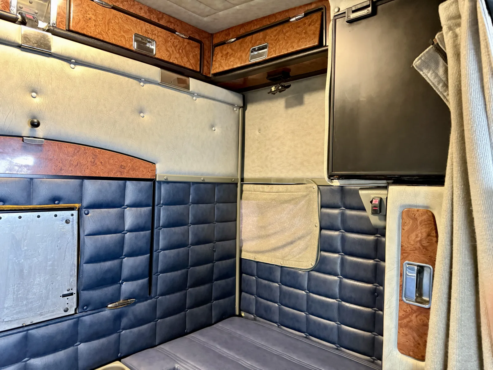 2000 Peterbilt - image 24