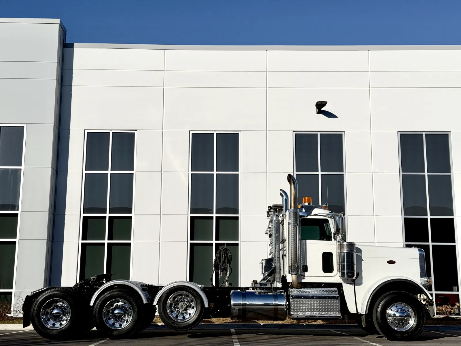 2015 Peterbilt 389 - image 3