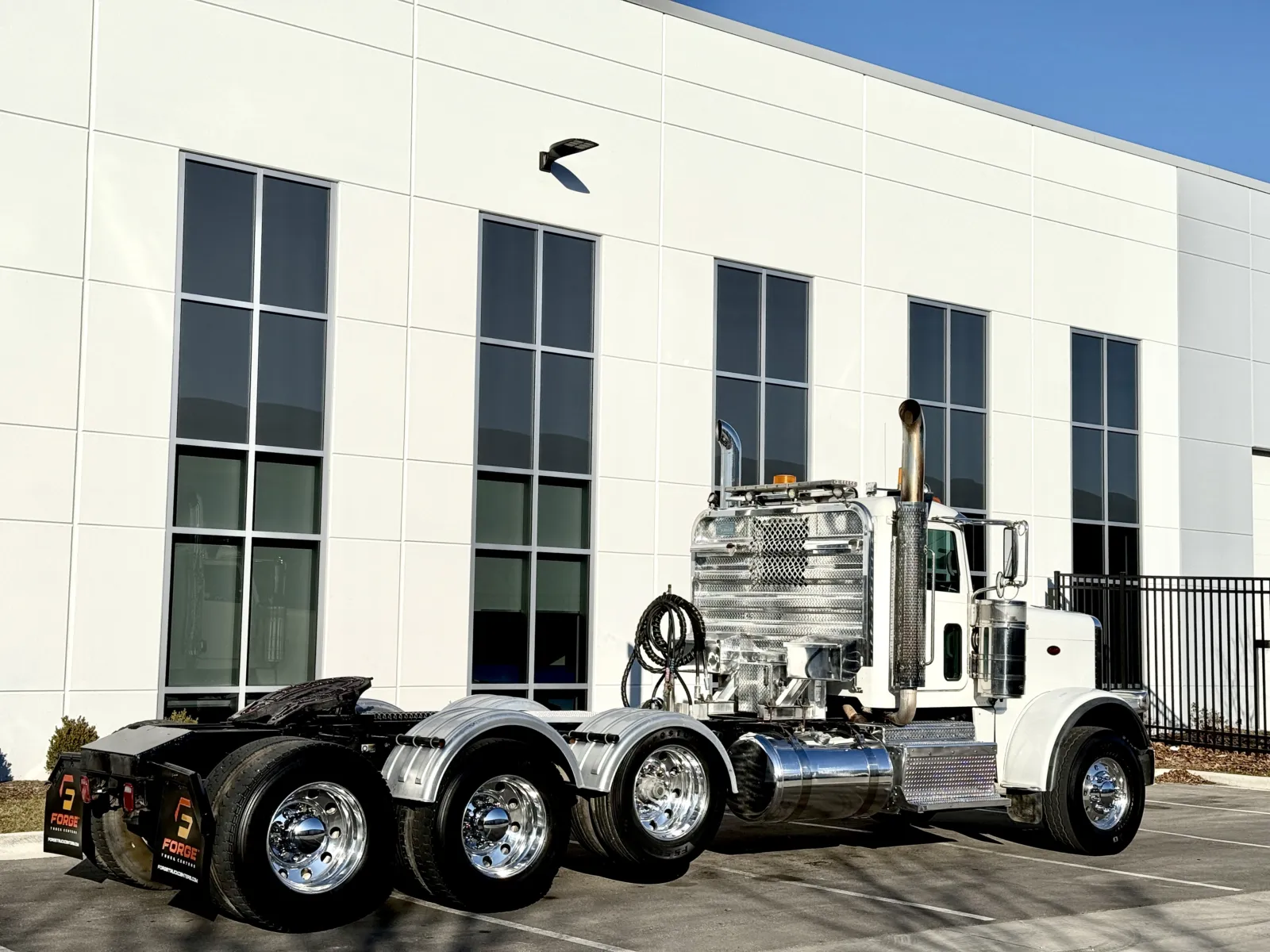 2015 Peterbilt 389 - image 5