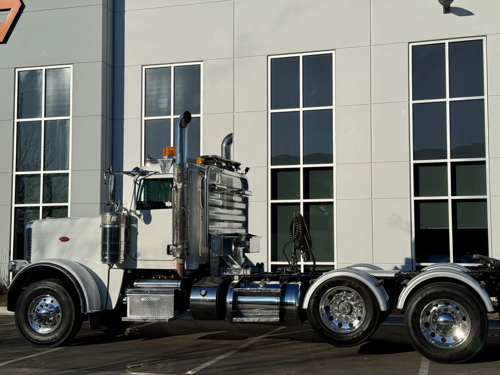 2015 Peterbilt 389 - image 8