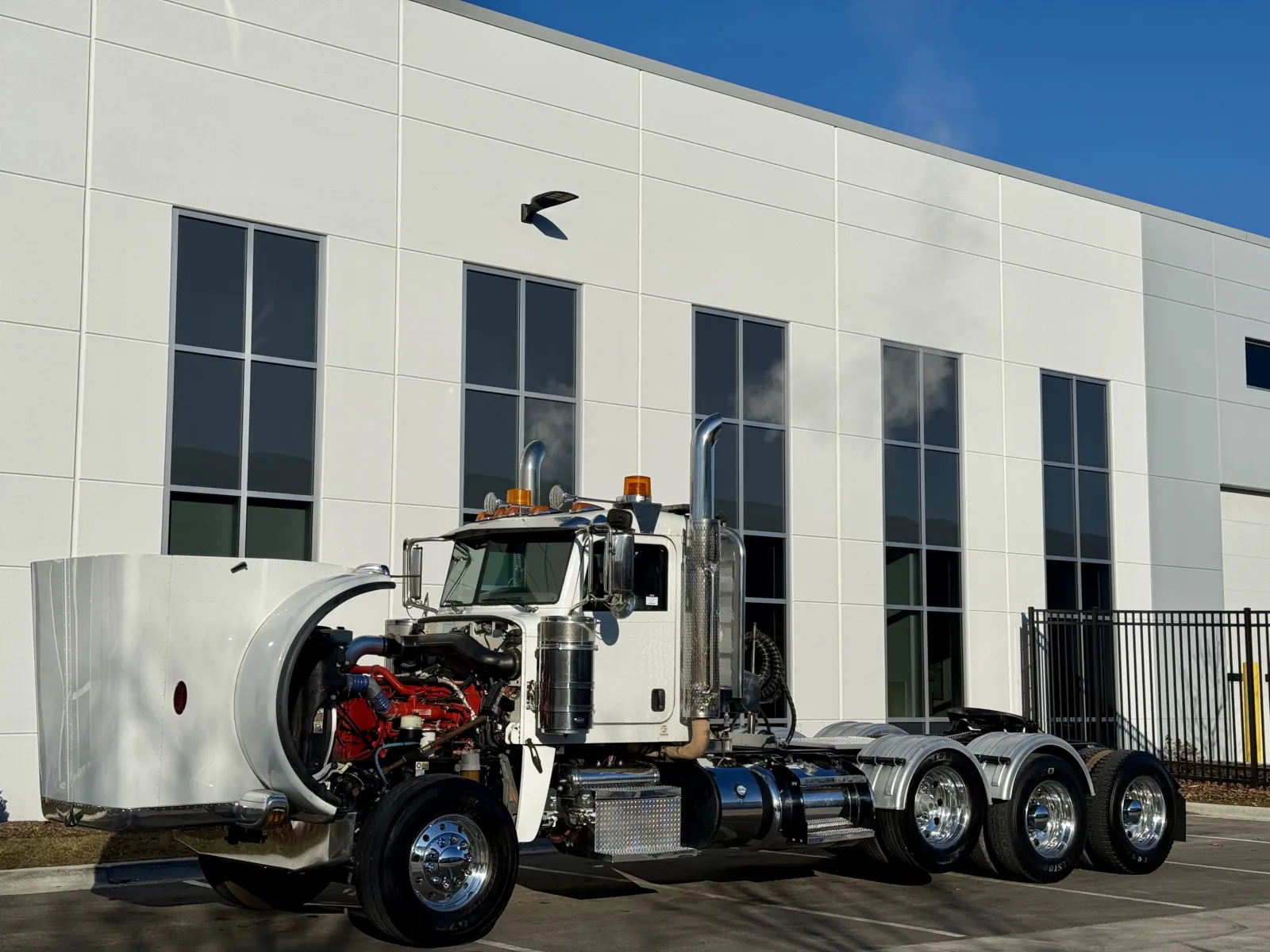 2015 Peterbilt 389 - image 10