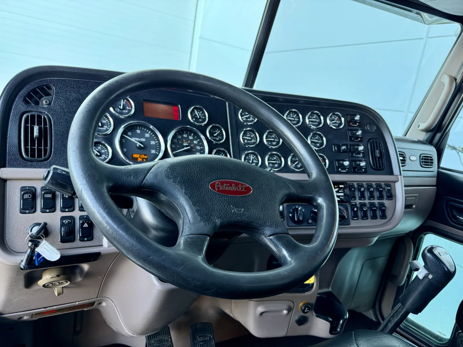 2015 Peterbilt 389 - image 15