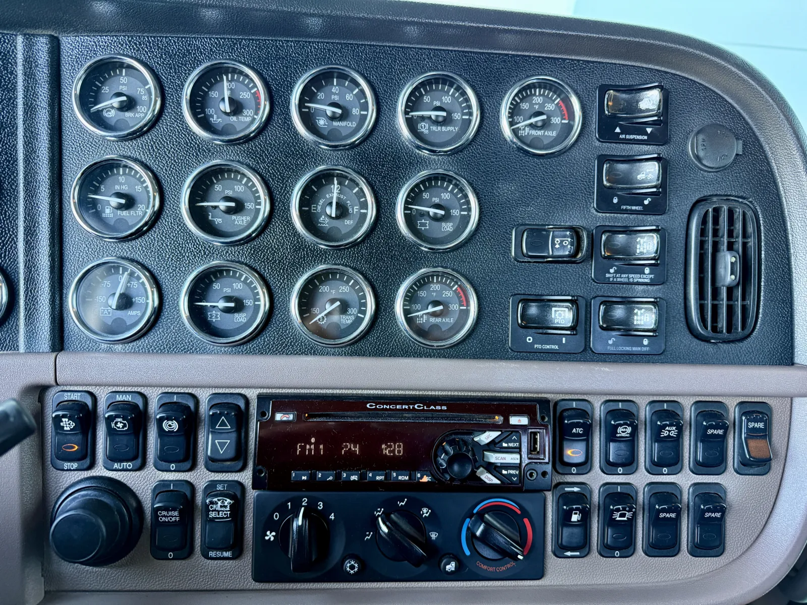 2015 Peterbilt 389 - image 18