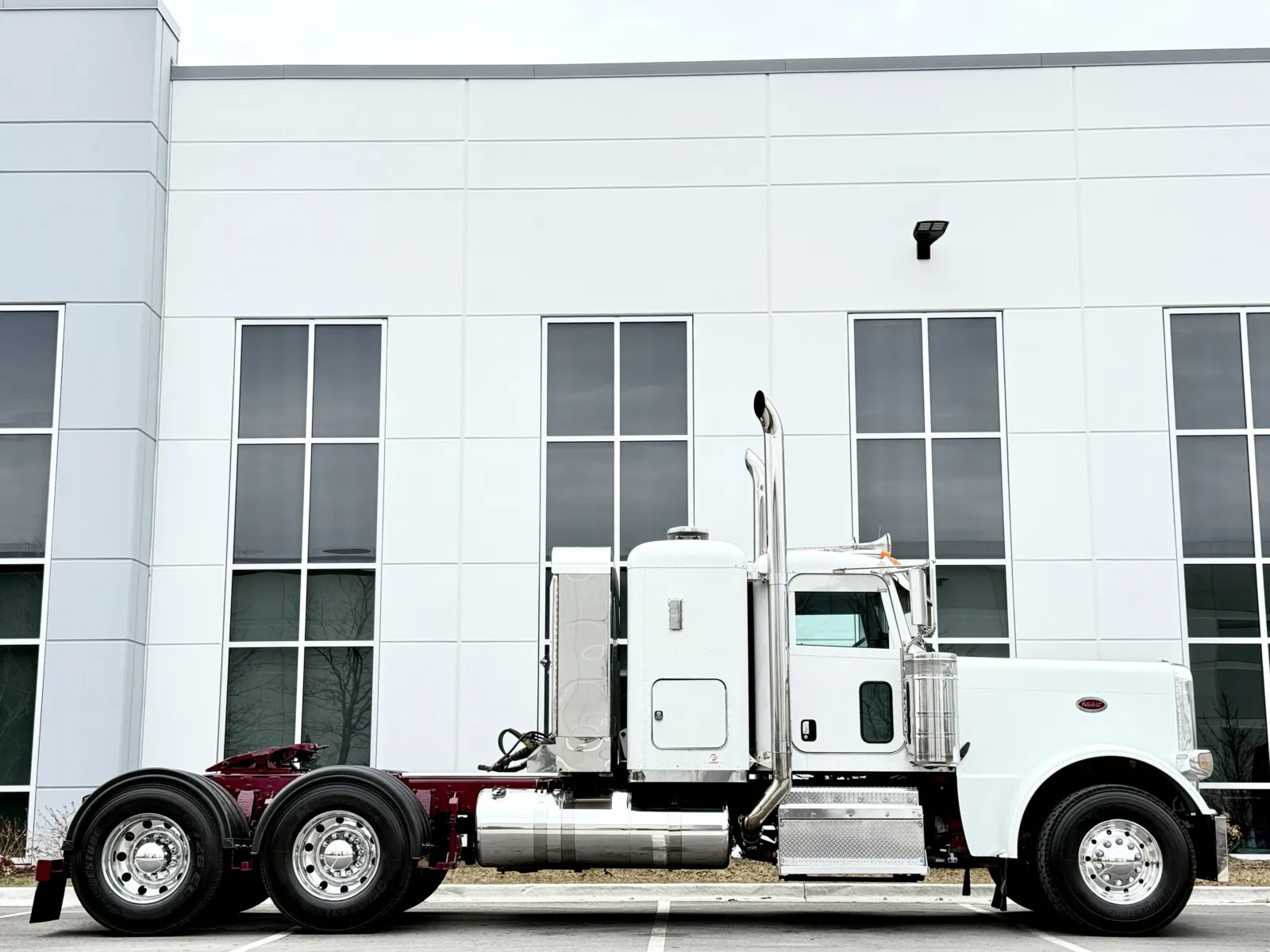 2011 Peterbilt 389 - image 3