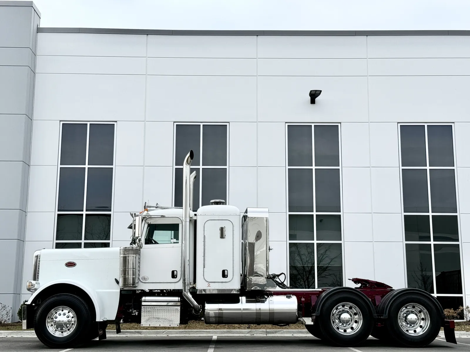 2011 Peterbilt 389 - image 4