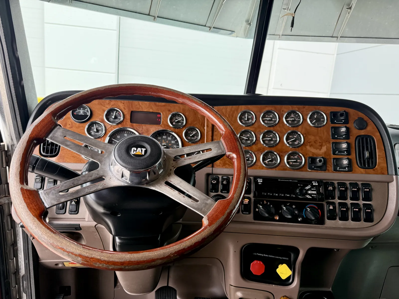 2011 Peterbilt 389 - image 16