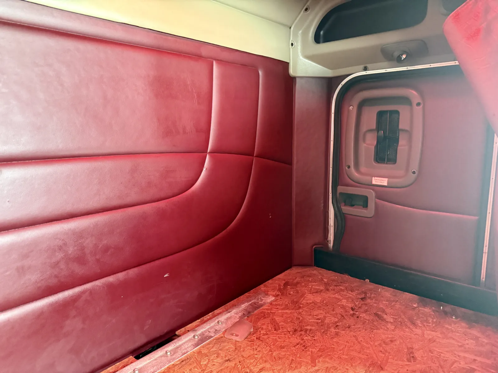 2011 Peterbilt 389 - image 24