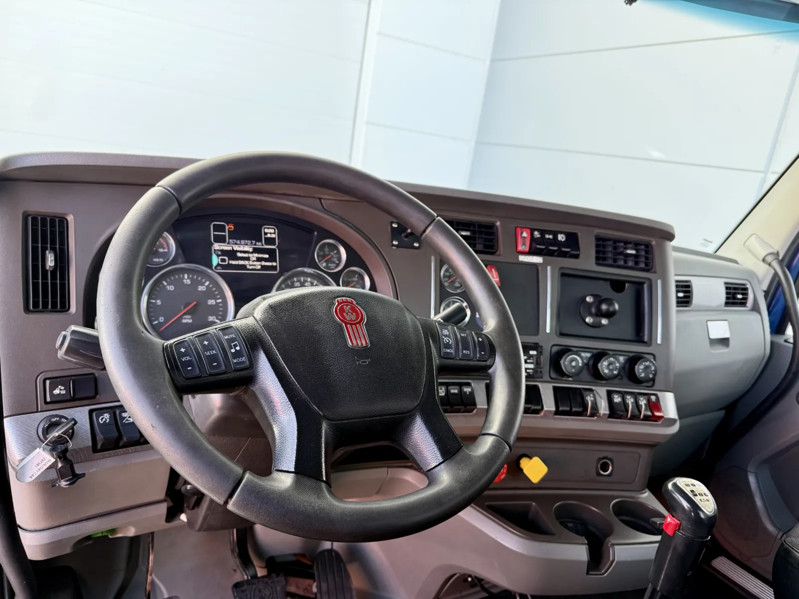 2019 Kenworth T880 - image 15