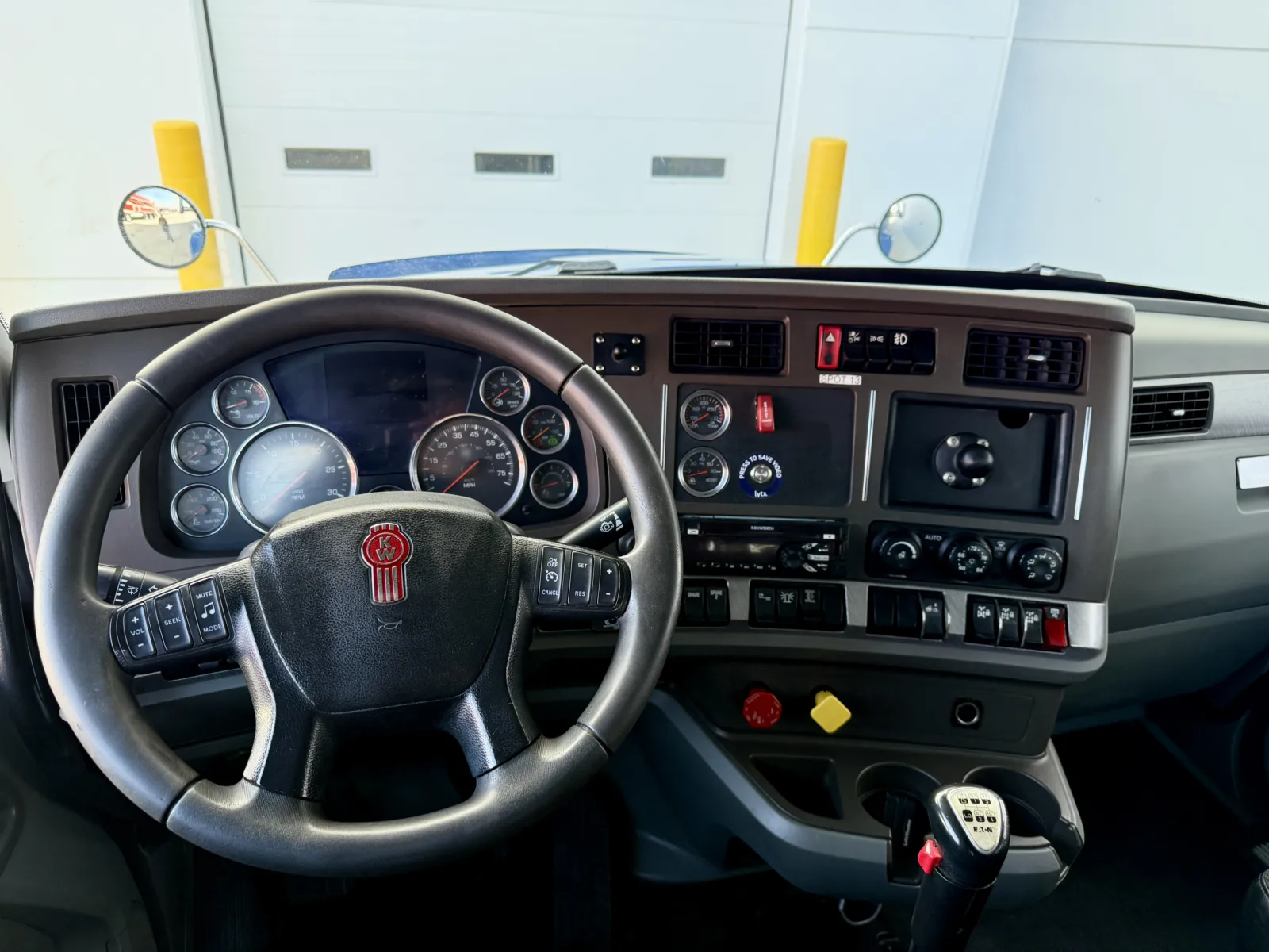 2019 Kenworth T880 - image 16