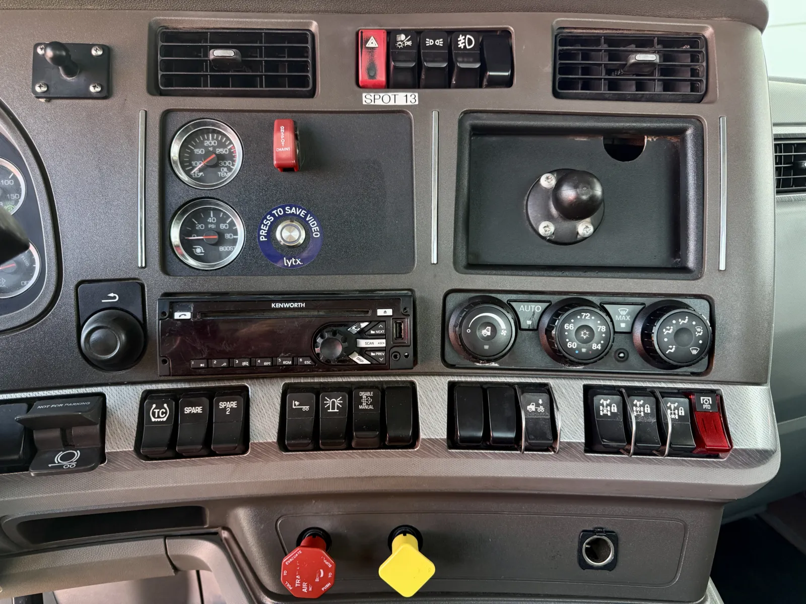 2019 Kenworth T880 - image 18