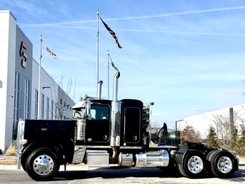 2021 PETERBILT 389 for sale in New Lenox, IL