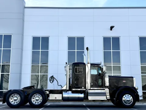 Another view of 2021 PETERBILT 389 for sale in New Lenox, IL at Forge Truck Centers - Illinois
