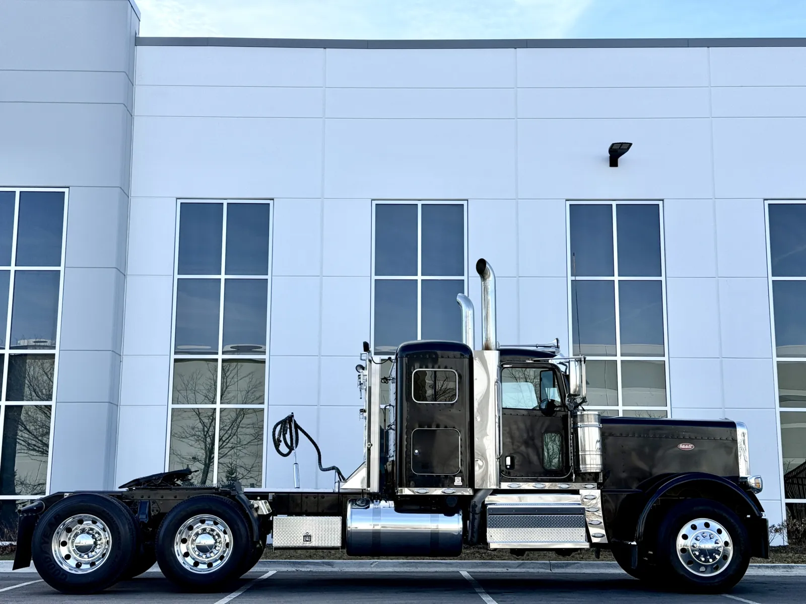 2021 Peterbilt 389 - image 3