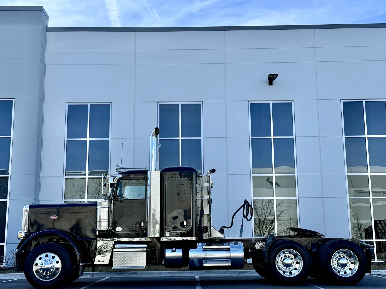 2021 Peterbilt 389 - image 4