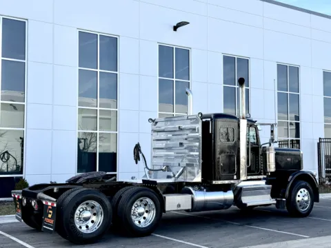 More photos of 2021 PETERBILT 389 at Forge Truck Centers - Illinois, IL