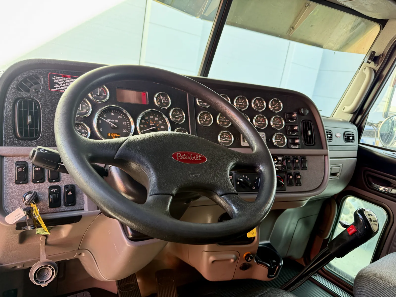 2021 Peterbilt 389 - image 15