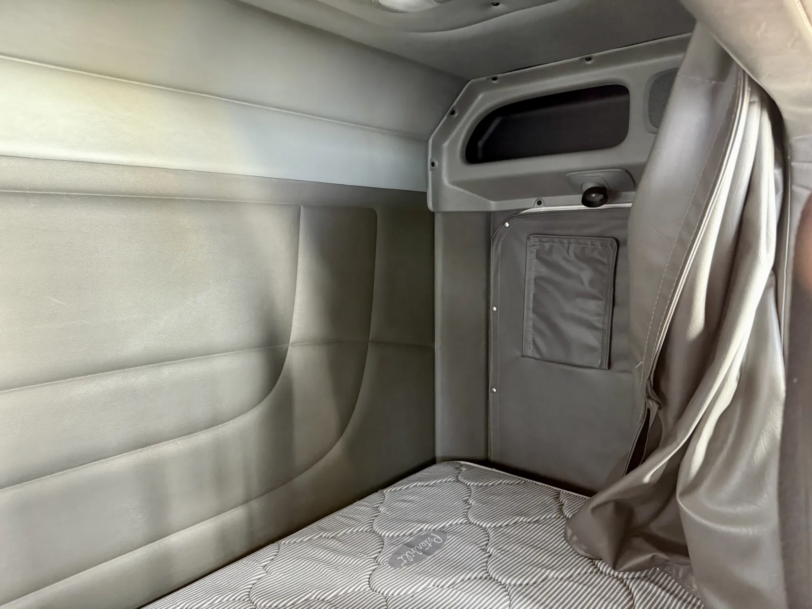 2021 Peterbilt 389 - image 24