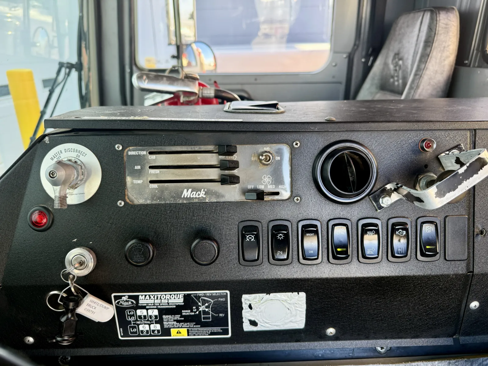 2007 Mack - image 17