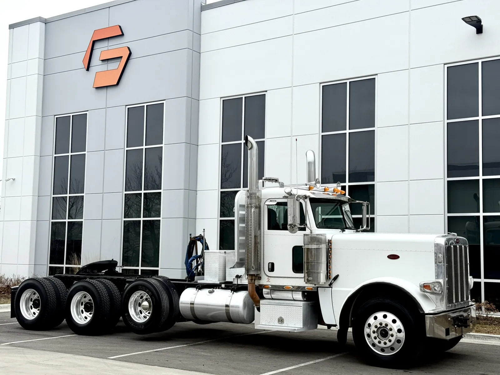 2008 Peterbilt 389 - image 2