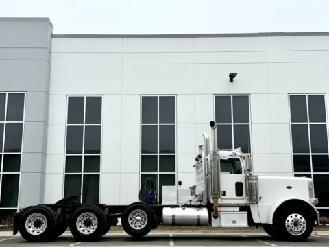 Another view of 2008 PETERBILT 389 for sale in New Lenox, IL at Forge Truck Centers - Illinois