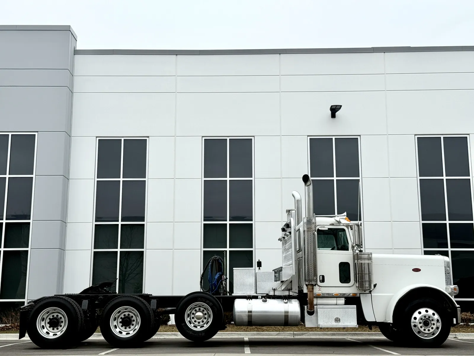 2008 Peterbilt 389 - image 3