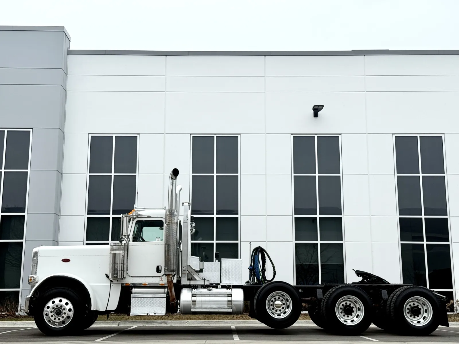 2008 Peterbilt 389 - image 4