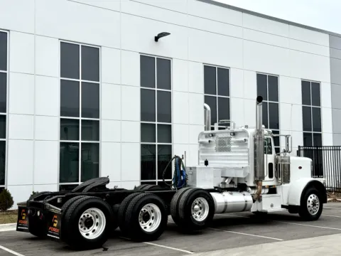 More photos of 2008 PETERBILT 389 at Forge Truck Centers - Illinois, IL