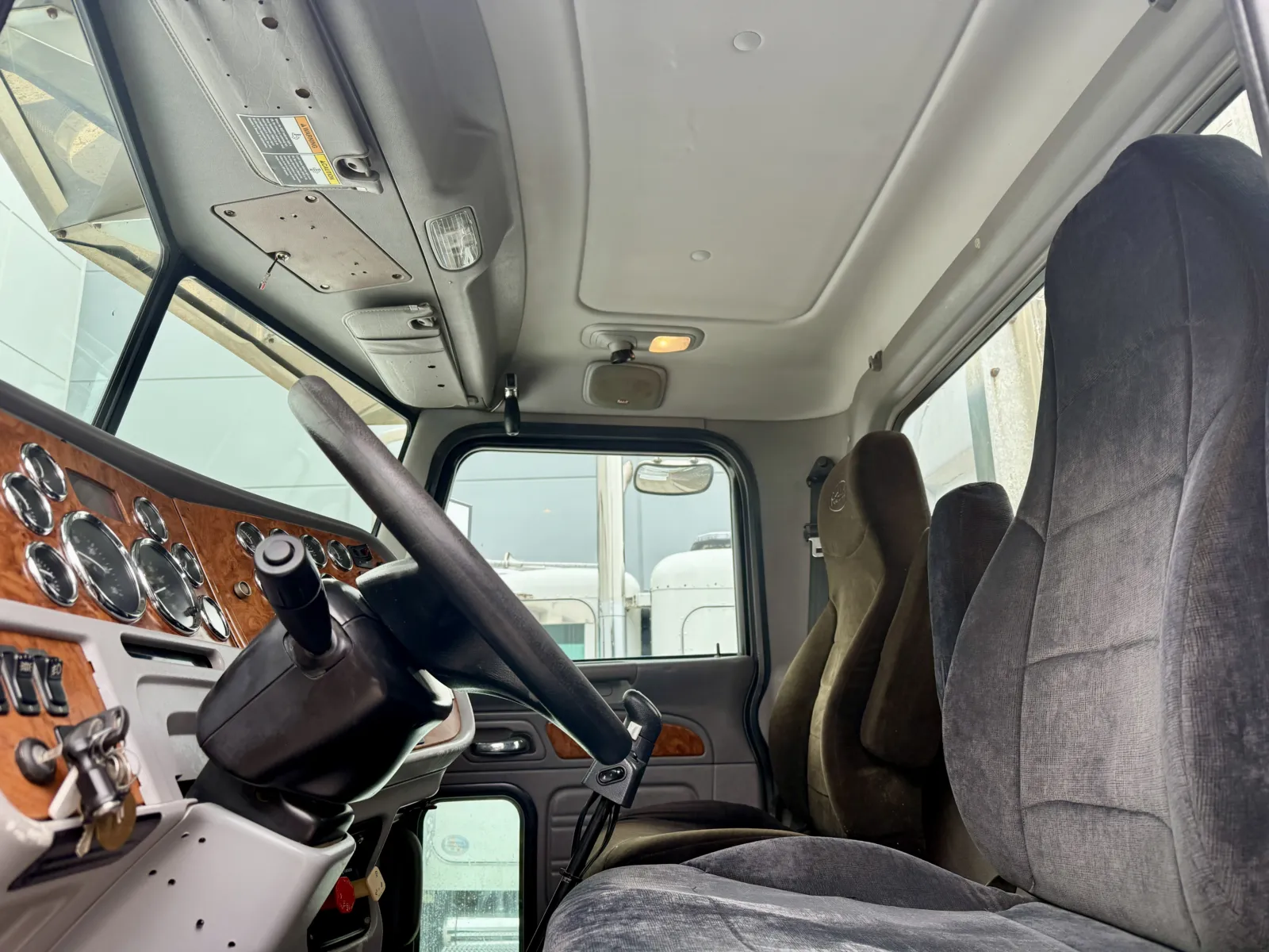 2008 Peterbilt 389 - image 14