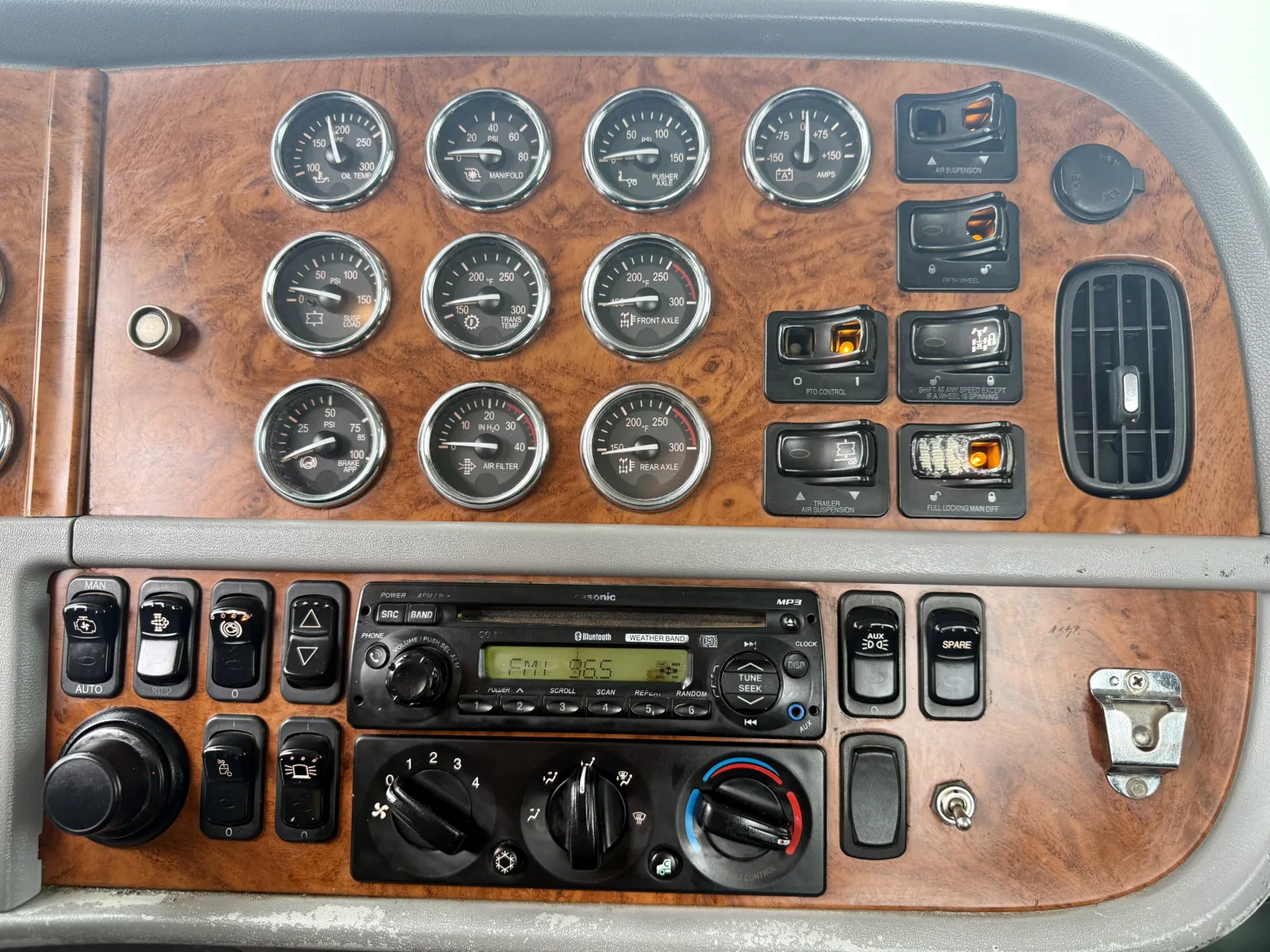 2008 Peterbilt 389 - image 18