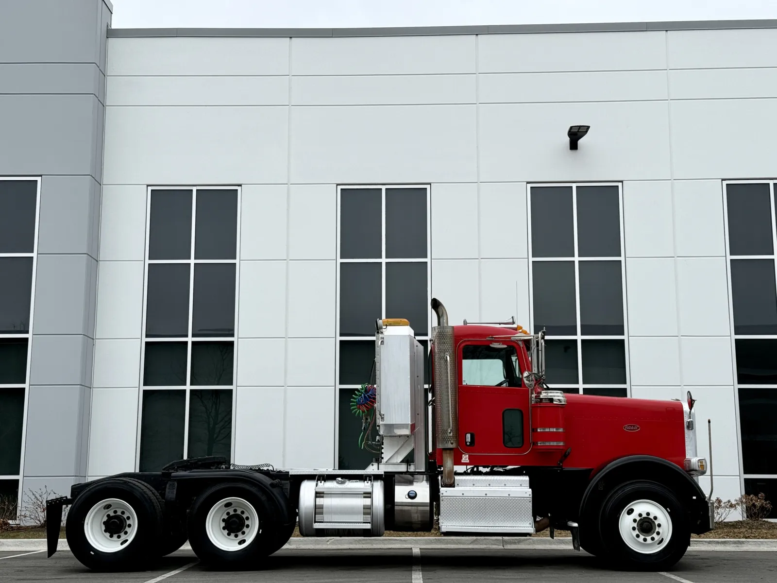 2014 Peterbilt - image 3
