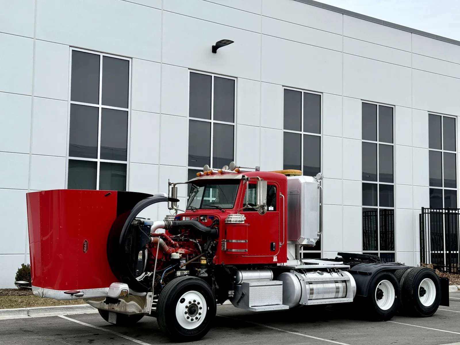2014 Peterbilt - image 10