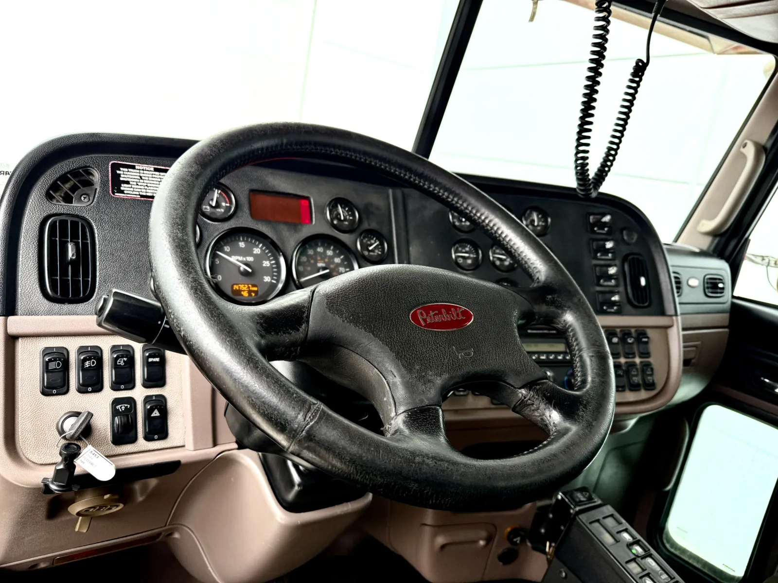 2014 Peterbilt - image 15
