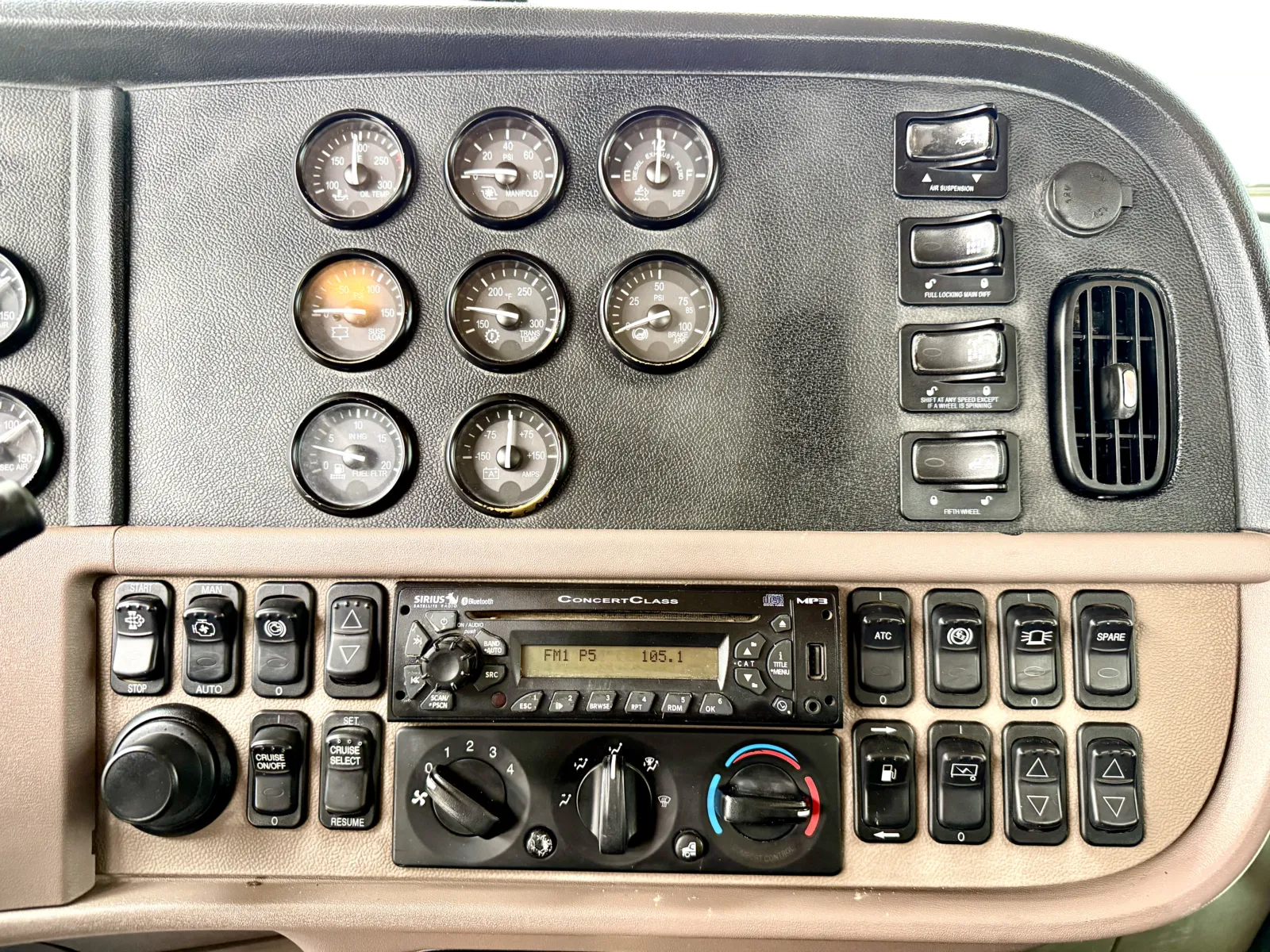 2014 Peterbilt - image 18