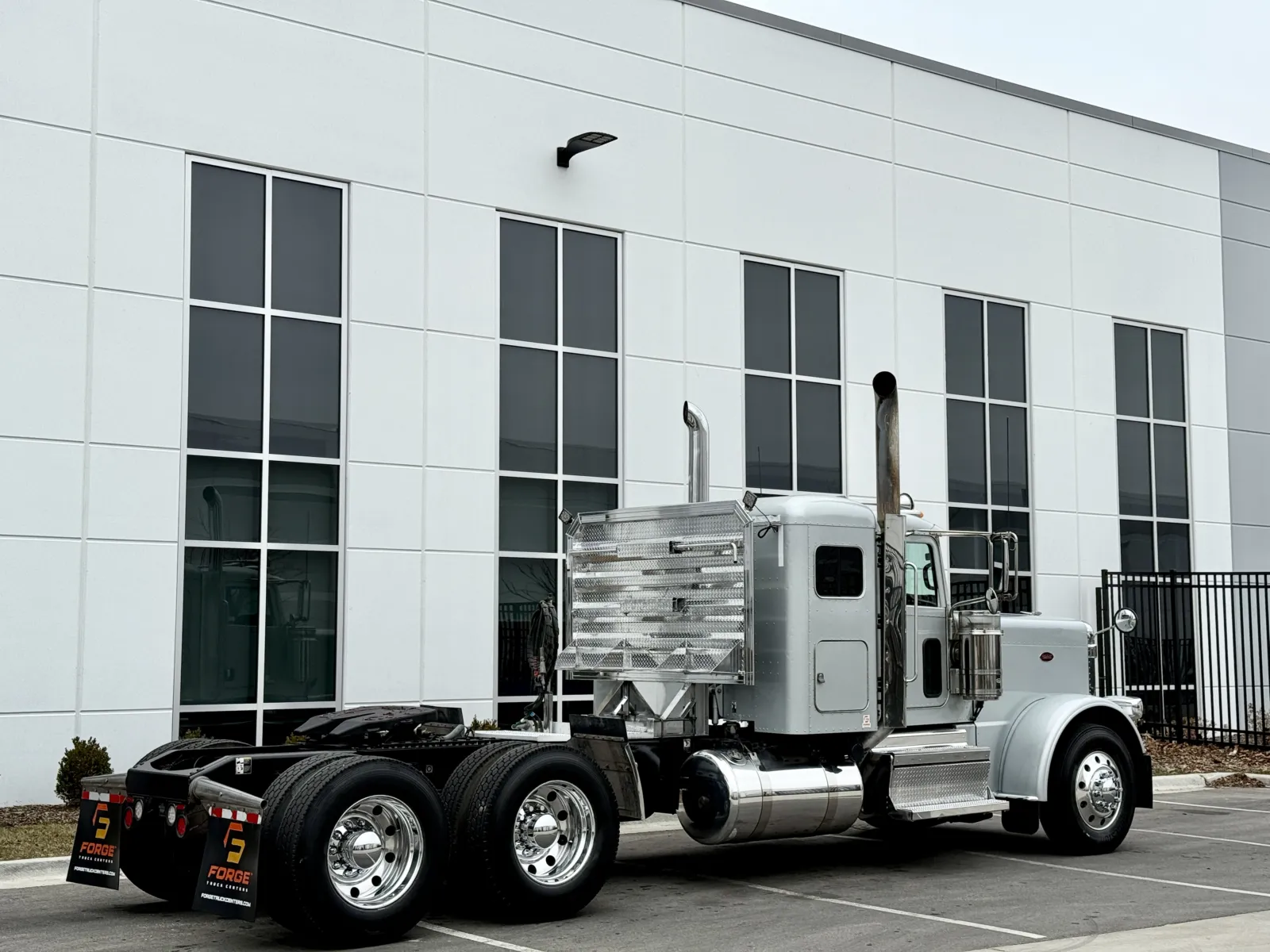 2022 Peterbilt 389 - image 5