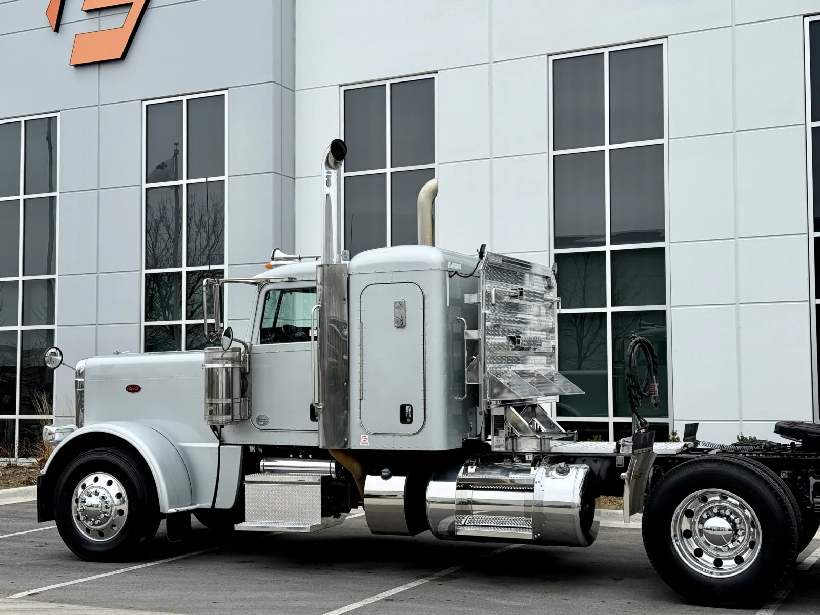 2022 Peterbilt 389 - image 8