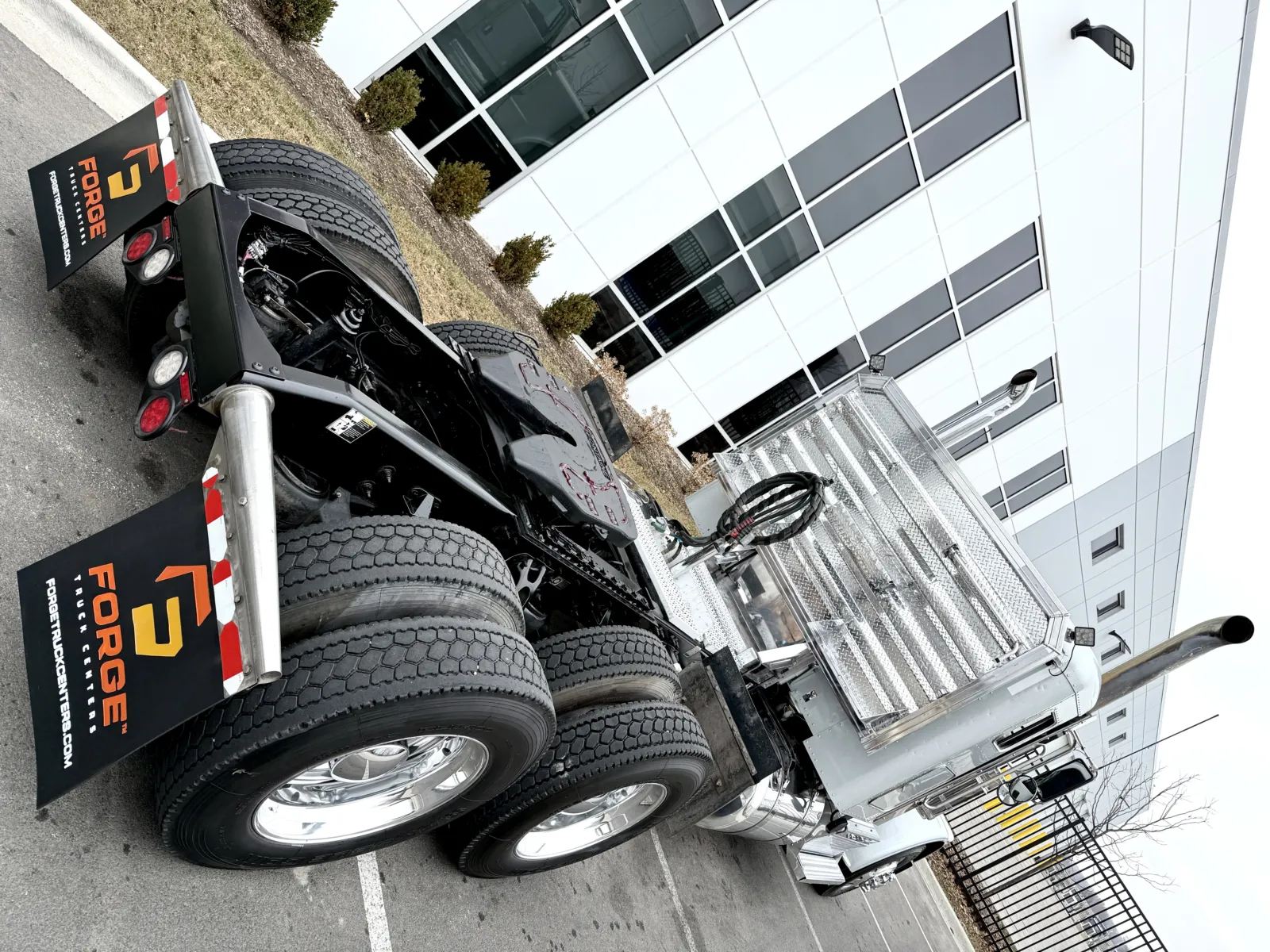 2022 Peterbilt 389 - image 11