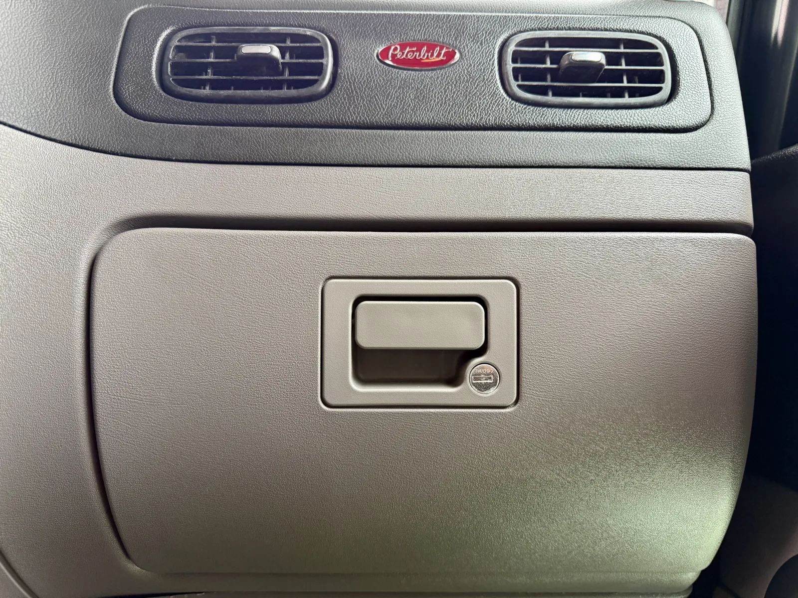 2022 Peterbilt 389 - image 19