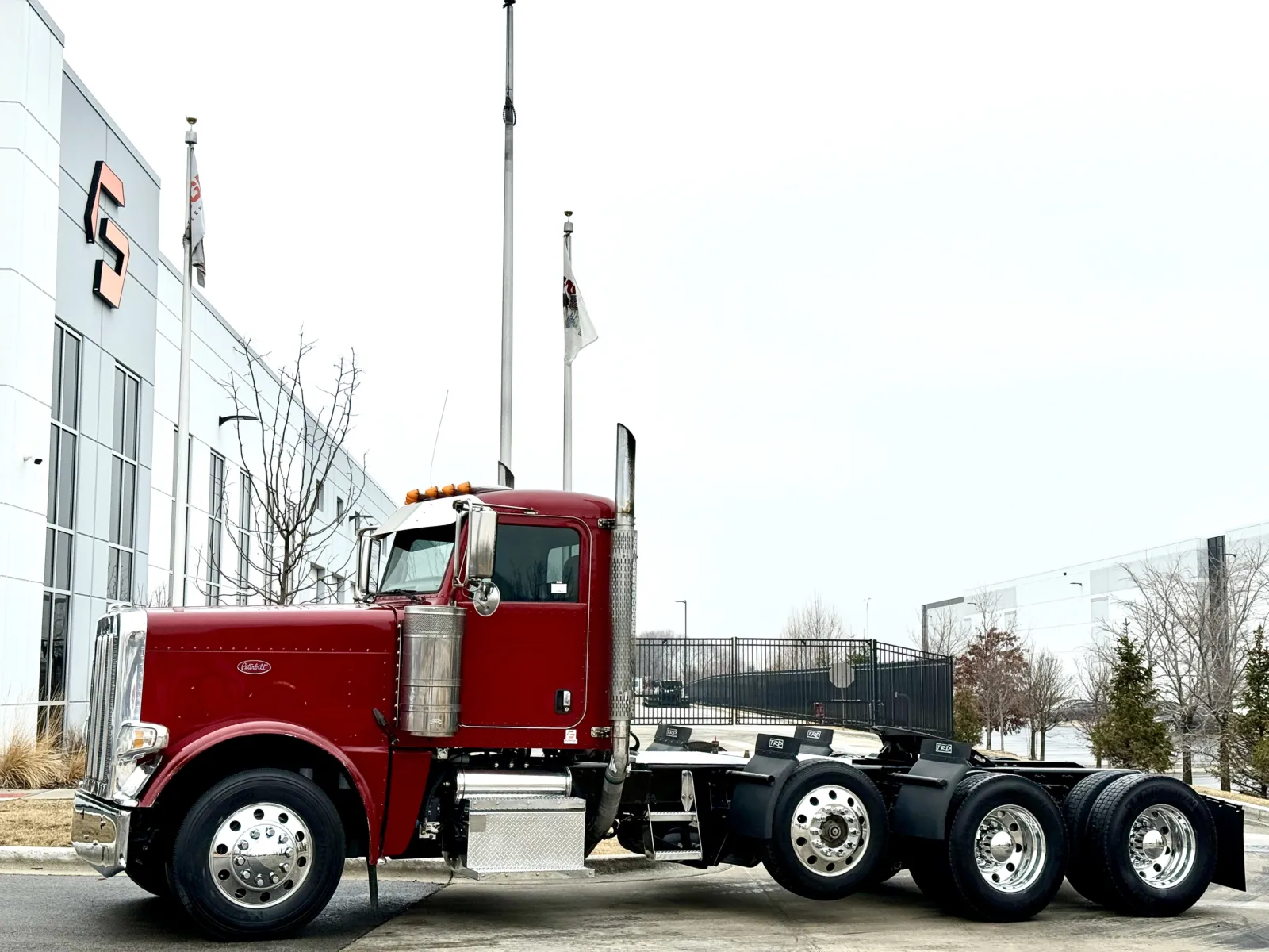 2017 Peterbilt 389 - image 1
