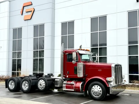 Photos of 2017 PETERBILT 389 for sale in New Lenox, IL at Forge Truck Centers - Illinois